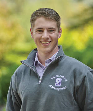 Headshot of smiling student wearing a ɫtv pullover